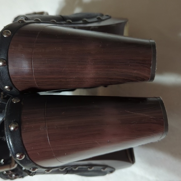 Black Leather Wood Platform Clogs With Studs - Picture 5 of 10